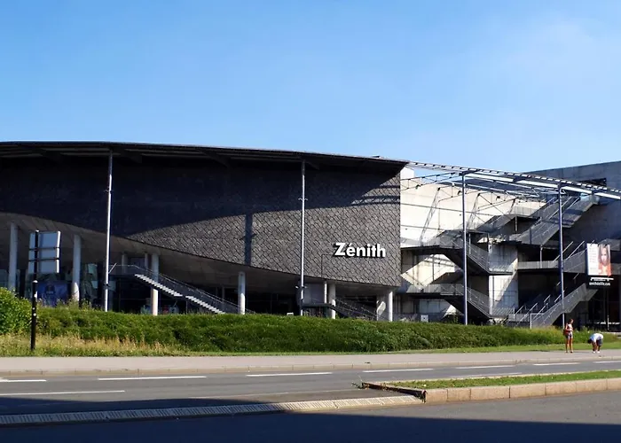 Center Equipped And Bright Lilla