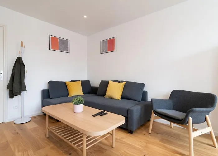 Center Equipped And Bright *