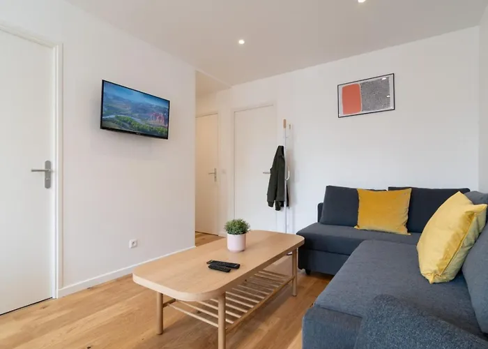 Center Equipped And Bright *